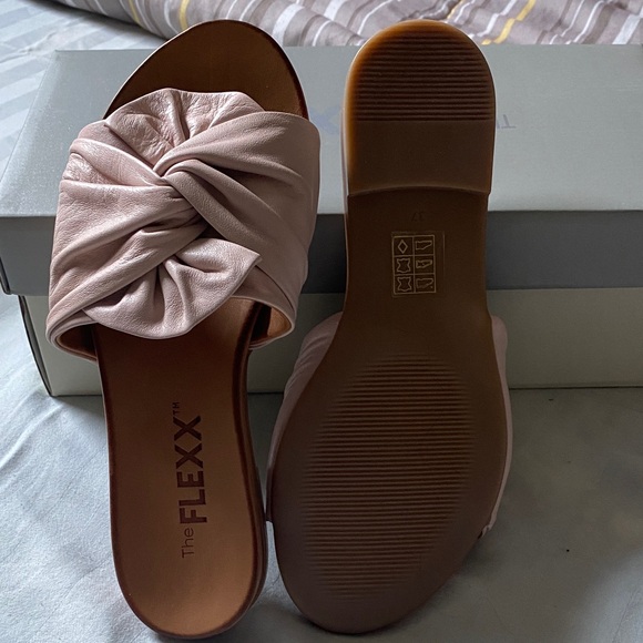 The FLEXX Women's Blush Knotted Slide Sandals - Picture 1 of 1